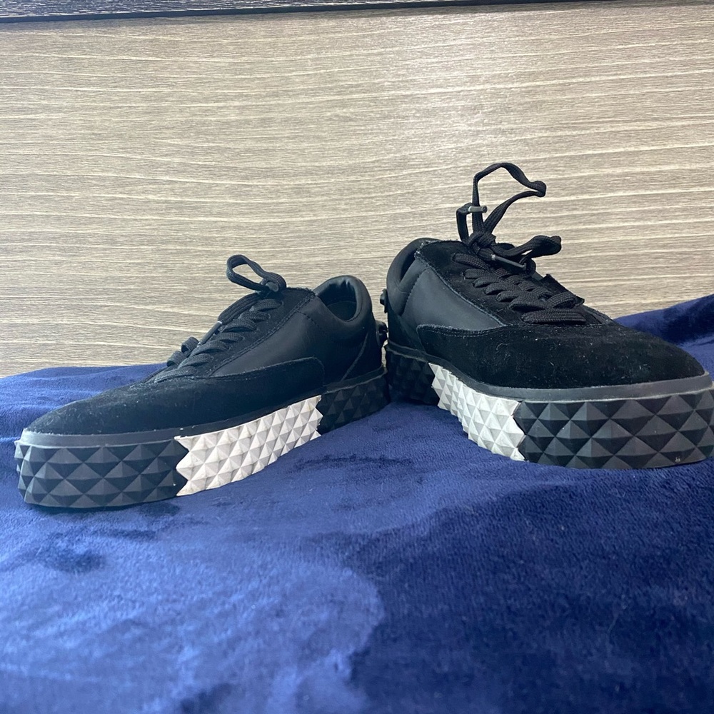 Kendall & Kylie leather/textile Upper sneakers.